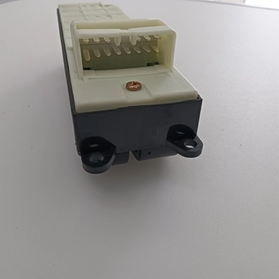 84820-35020 Elektrische schakelaar voor het bedienen van een raam voor Land Cruiser 70 2007-2018 aan bestuurderszijde