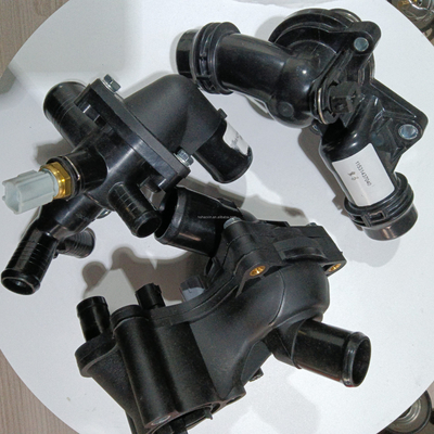 Changan Ford Fiesta V 1.3L 01-08 2S6G8250A1B koelmiddelflens met autobevestiging in zwart