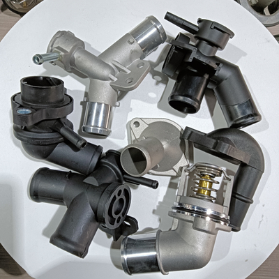 Changan Ford Fiesta V 1.3L 01-08 2S6G8250A1B koelmiddelflens met autobevestiging in zwart