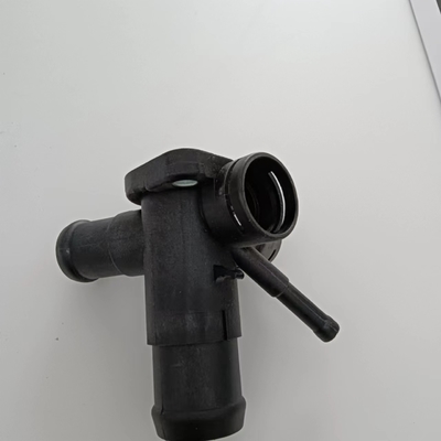 Koelmiddelflens voor AAZ Turbodiesel op 93-99 Golf 93-99 Jetta 92-97 Passat 068121132B