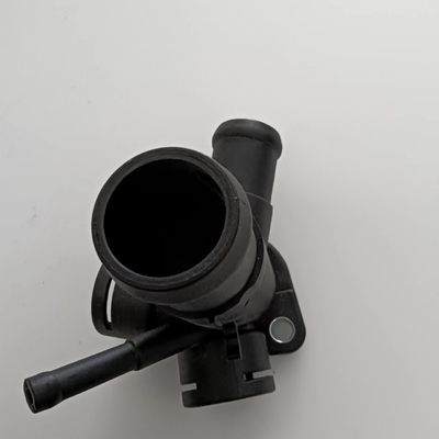 Koelmiddelflens voor AAZ Turbodiesel op 93-99 Golf 93-99 Jetta 92-97 Passat 068121132B