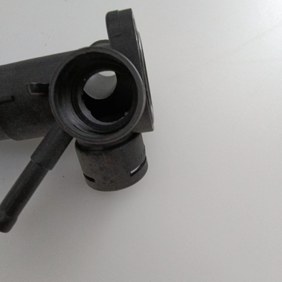 Koelmiddelflens voor AAZ Turbodiesel op 93-99 Golf 93-99 Jetta 92-97 Passat 068121132B