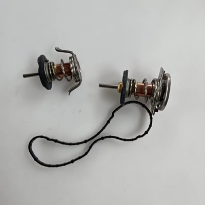 Metalen kunststof motorkoelmiddel thermostaat voor Ford F250 F350 F450 F550 6.4L 2008 2009 2010
