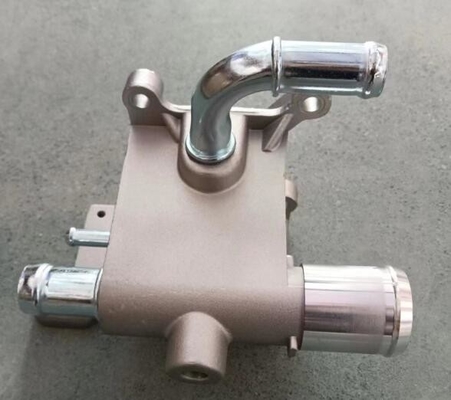 Autoonderdelen Wateruitlaat L327-15-17Z voor Mazda motor koelsysteem Auto montage