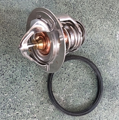21200-VC20A 82Degree Motor koelmiddel thermostaat voor SUNNY Traveller NP300 JUKE SUNNY