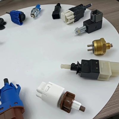 Renault 25320-6170R rempedaal lichte stoplamp Schakelaar voor het repareren/herstellen/vervangen