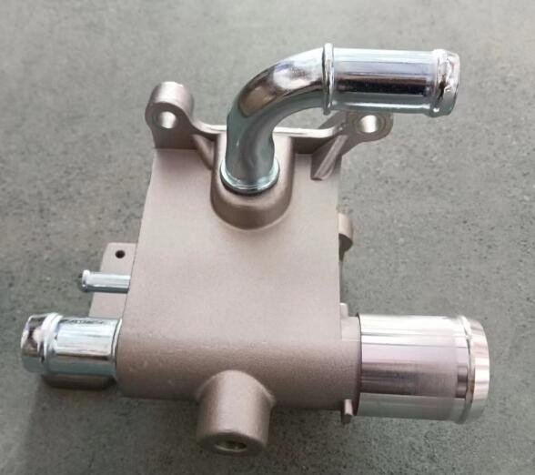 Autoonderdelen Wateruitlaat L327-15-17Z voor Mazda motor koelsysteem Auto montage